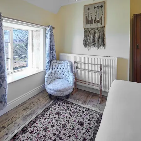 Host & - Lop Hall * Danby