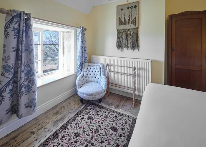 Host & - Lop Hall * Danby