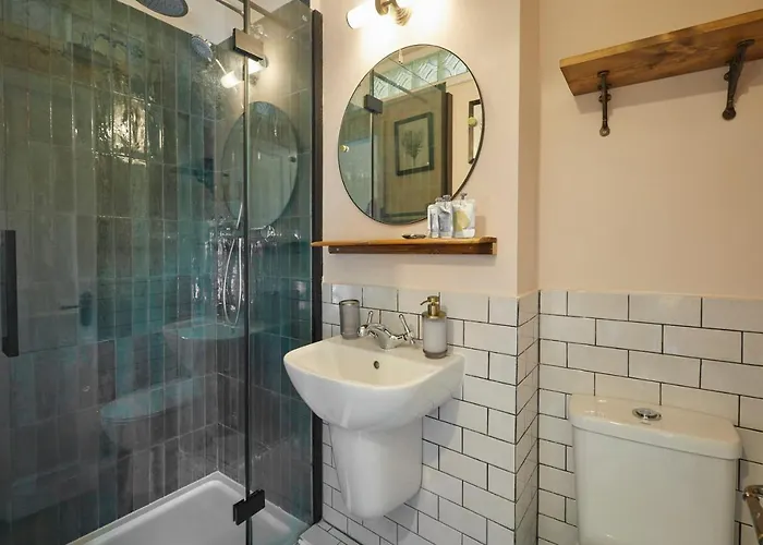 Host & - Lop Hall Nyaraló