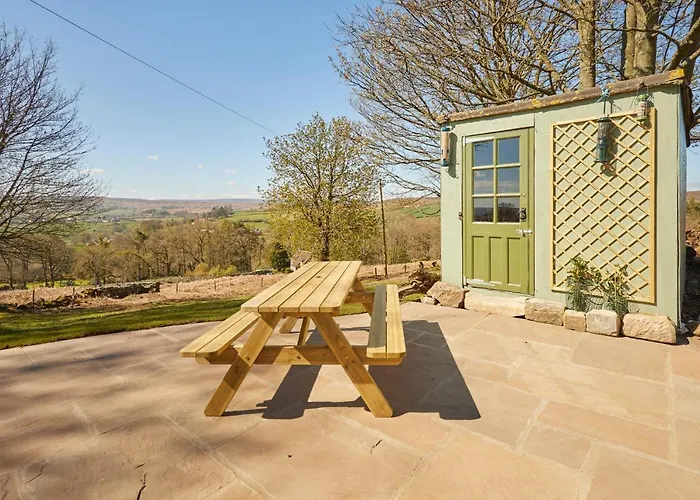 Host & - Lop Hall * Danby